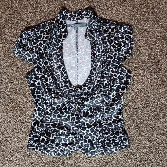Ashley leopard print Top - Picture 2 of 4